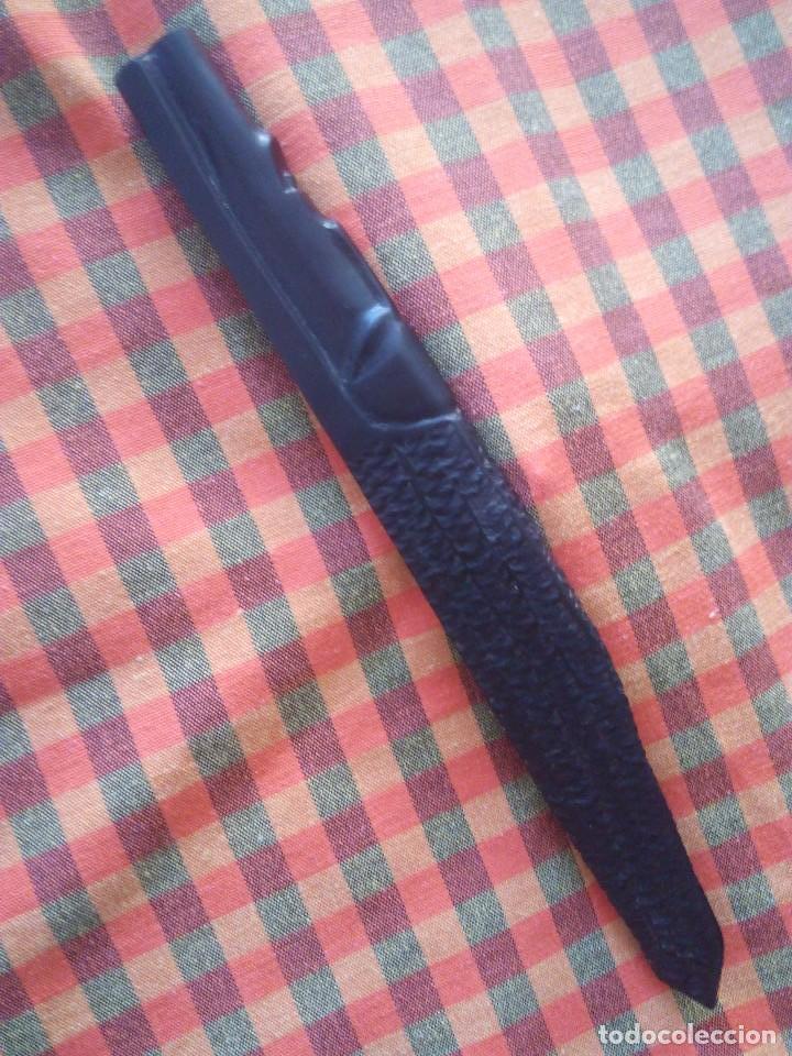 Artesan&iacute;a: Pu&ntilde;al africano de madera de &eacute;bano - Foto 1