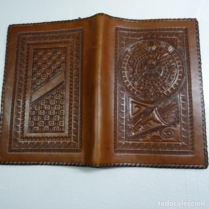 Artesan&iacute;a: CARPETA EN PIEL REPUJADA FLEXIBLE. 20X29 CMS. - Foto 1