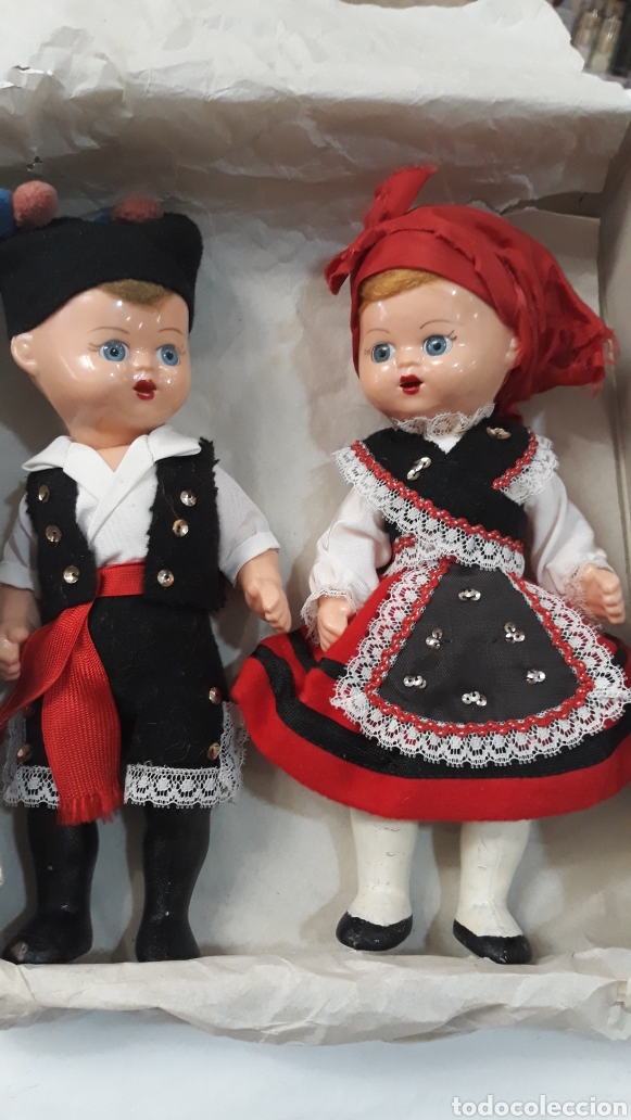 Artesan&iacute;a: Pareja de mu&ntilde;ecos con traje tipico gallego. Celuloide - Foto 1