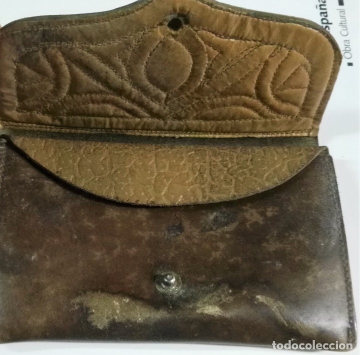Artesan&iacute;a: Cartera de cuero marr&oacute;n. Decorada. Antigua - Foto 5