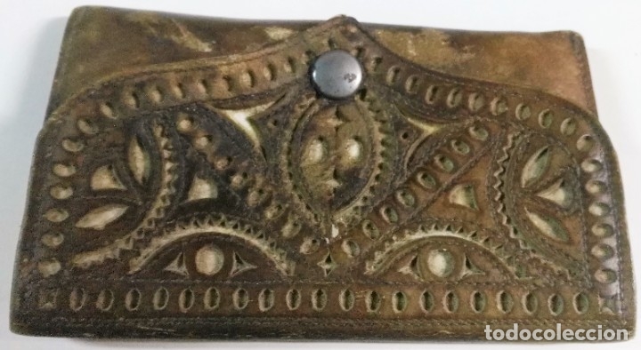 Artesan&iacute;a: Cartera de cuero marr&oacute;n. Decorada. Antigua - Foto 7