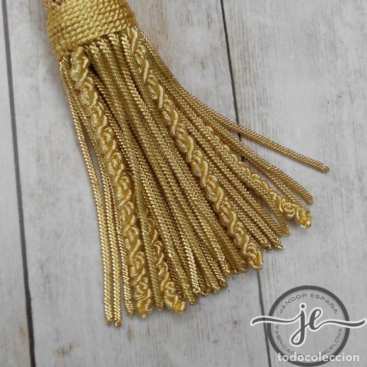 Kunsthandwerk: Borla de oro con fleco de canutillo y gusanillo 12 cm