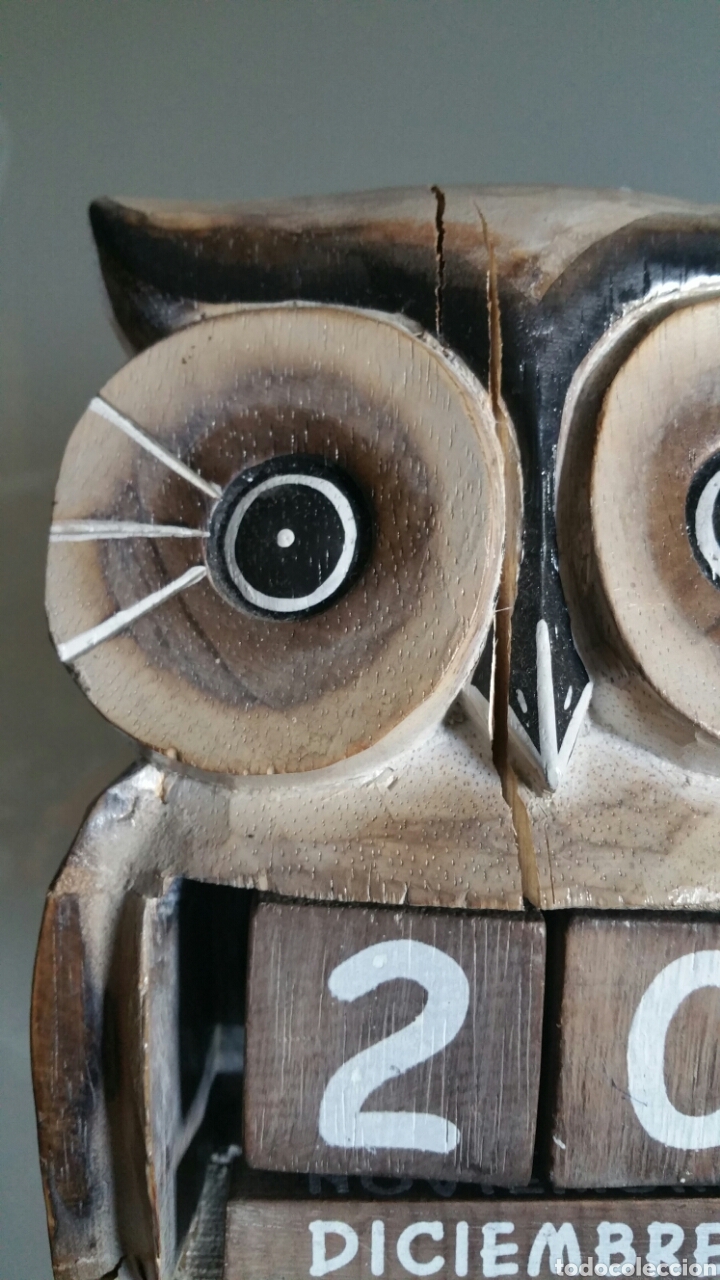Artesan&iacute;a: B&uacute;ho tallado en madera, calendario. - Foto 2