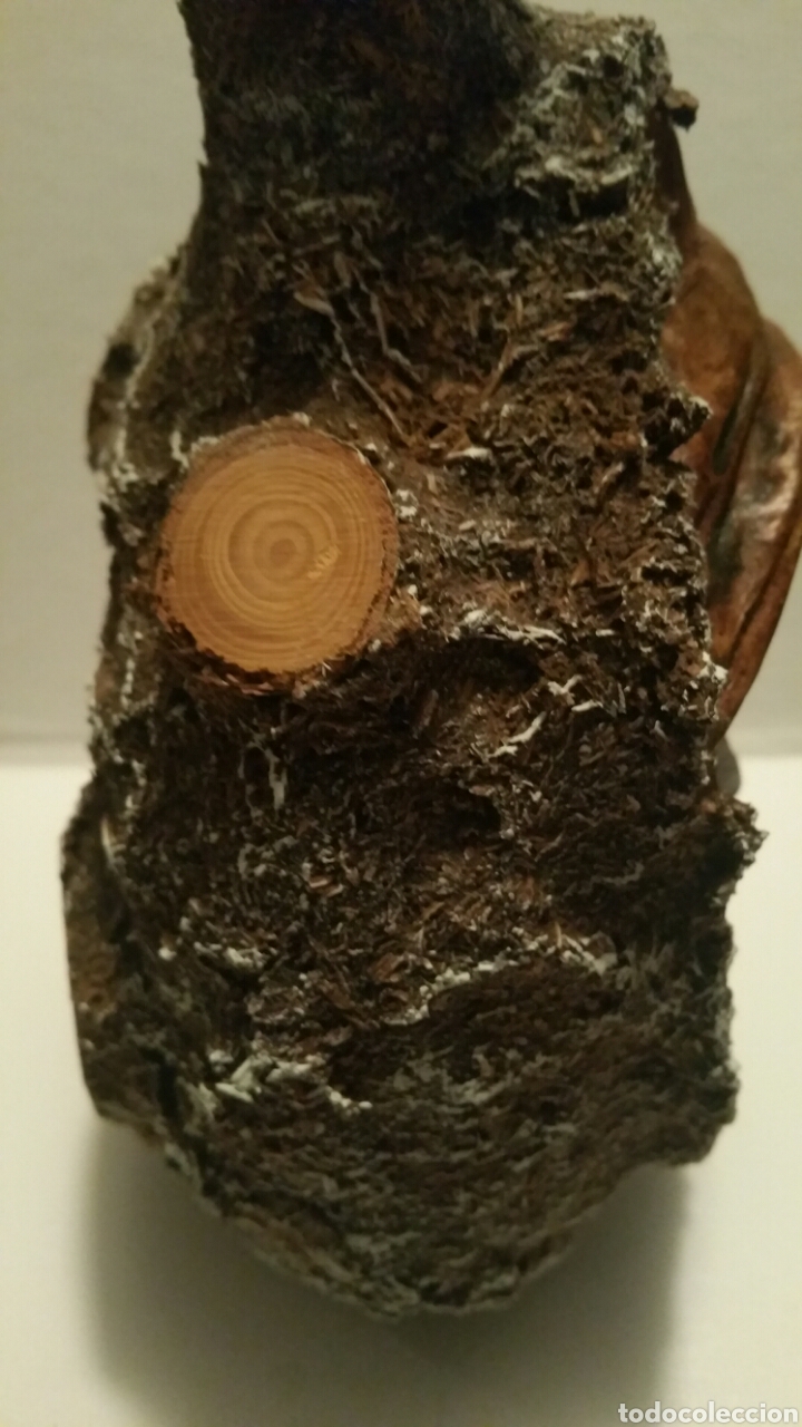 Artesan&iacute;a: Botella de cristal forrada de madera con rostro tallado. - Foto 5