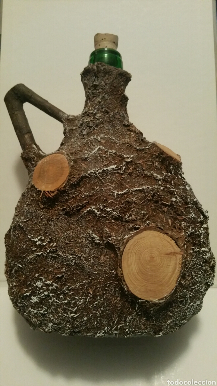 Artesan&iacute;a: Botella de cristal forrada de madera con rostro tallado. - Foto 6