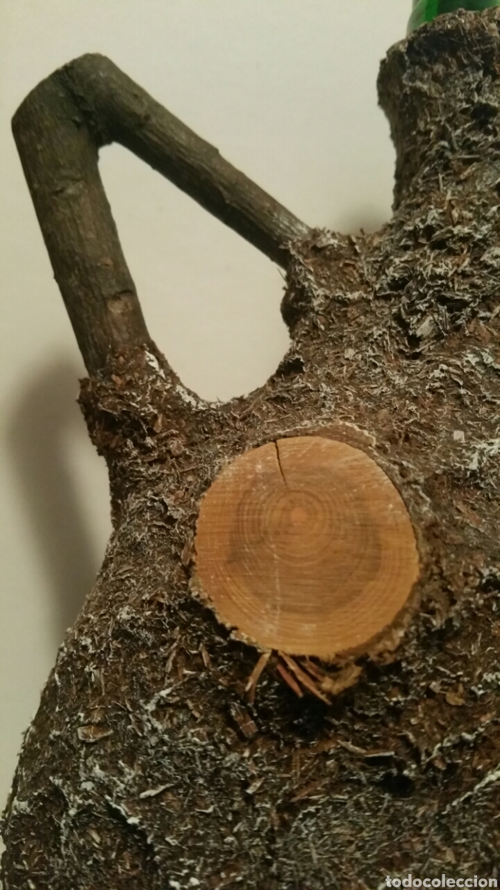 Artesan&iacute;a: Botella de cristal forrada de madera con rostro tallado. - Foto 8