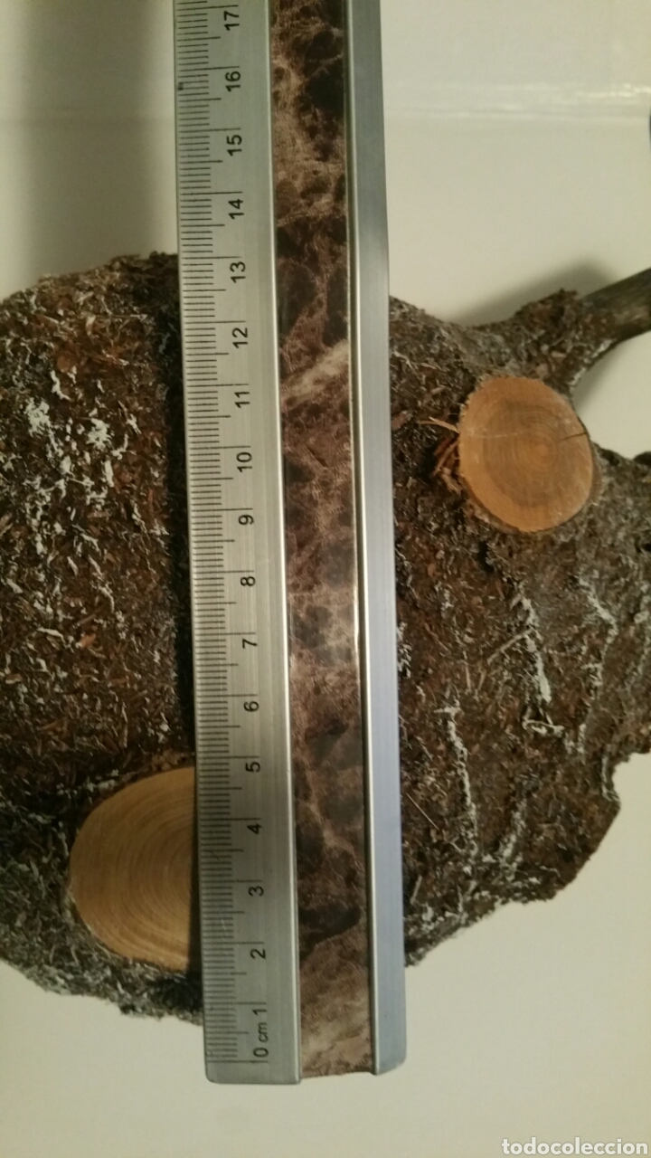 Artesan&iacute;a: Botella de cristal forrada de madera con rostro tallado. - Foto 10