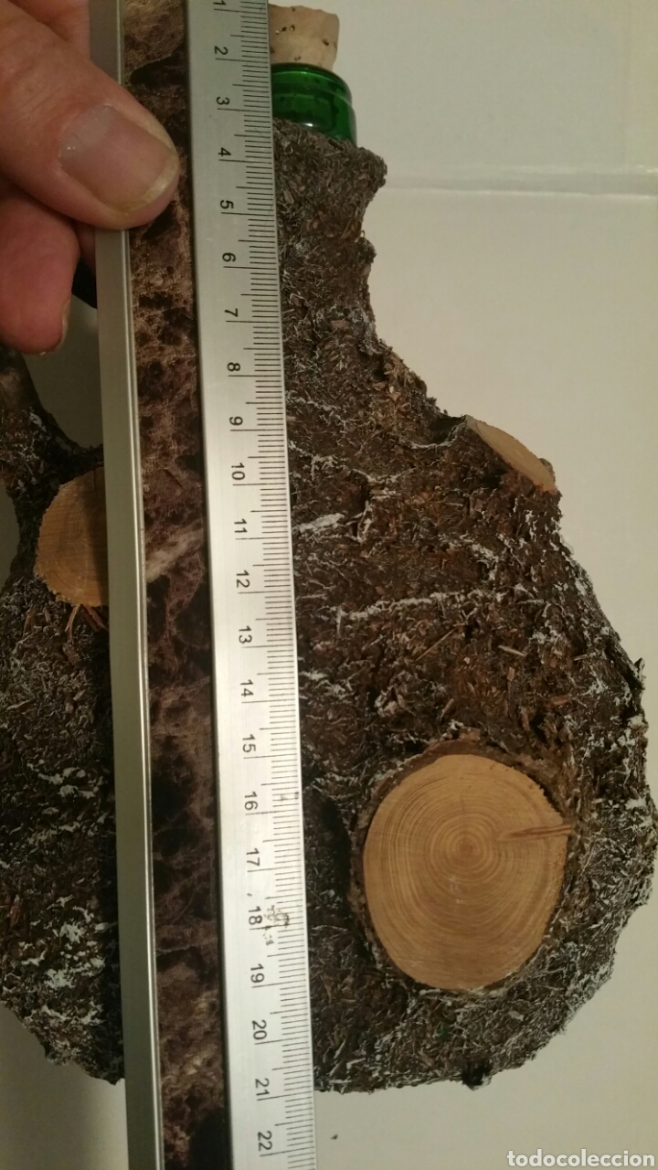 Artesan&iacute;a: Botella de cristal forrada de madera con rostro tallado. - Foto 11