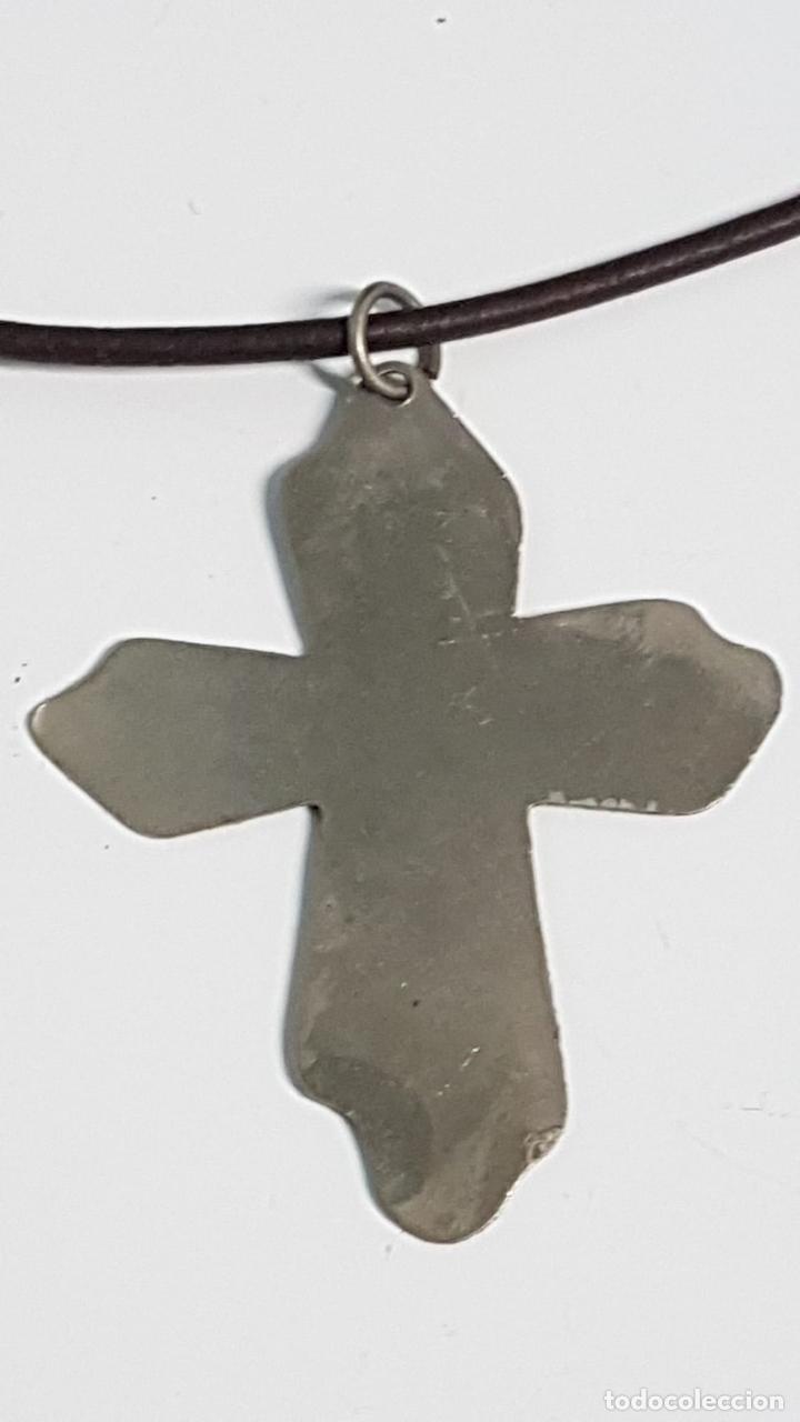 Artesan&iacute;a: Colgante de de cruz esmaltada - Foto 2