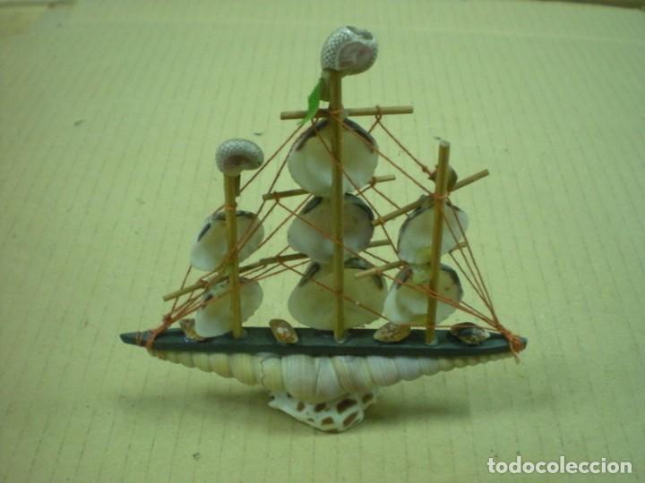Artesan&iacute;a: BARQUITO HECHO CON CONCHAS Y MADERA 13X14CM - Foto 1