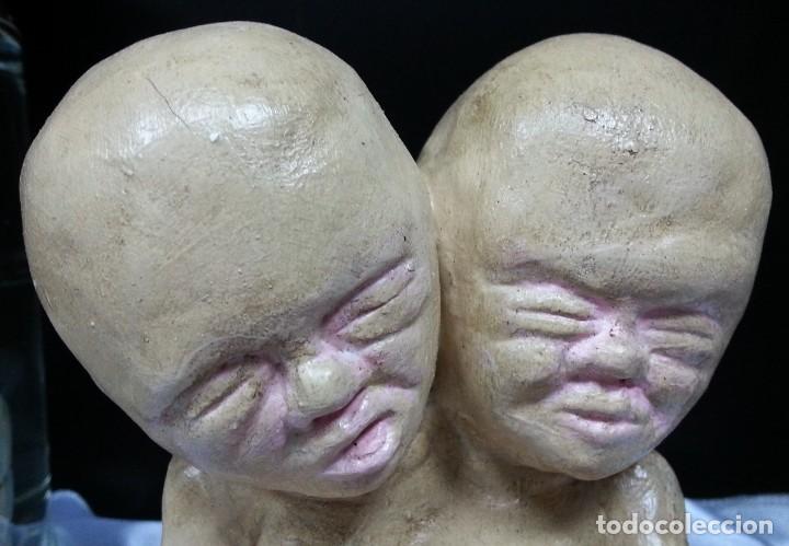 Artesan&iacute;a: Ni&ntilde;o de dos cabeza. Siameses. R&eacute;plica. - Foto 2