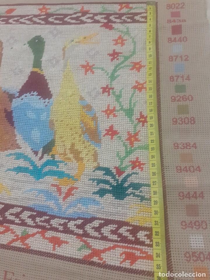 Artesan&iacute;a: tapiz de petit point 60x60 - Foto 3