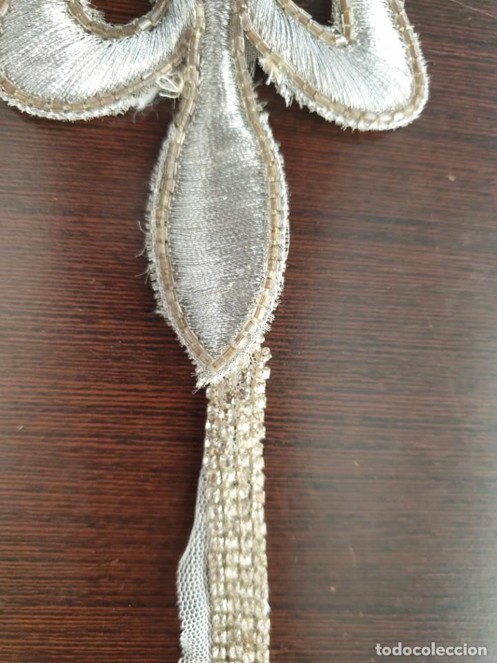 Artesan&iacute;a: Cinturon bordado en plata y cristal - Foto 3