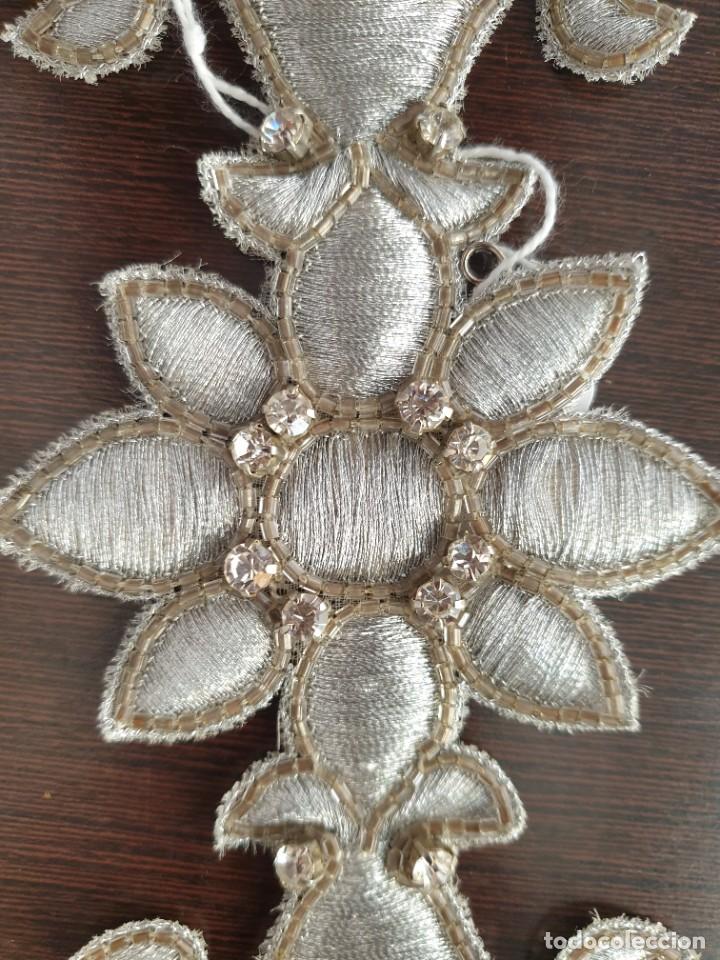 Artesan&iacute;a: Cinturon bordado en plata y cristal - Foto 6