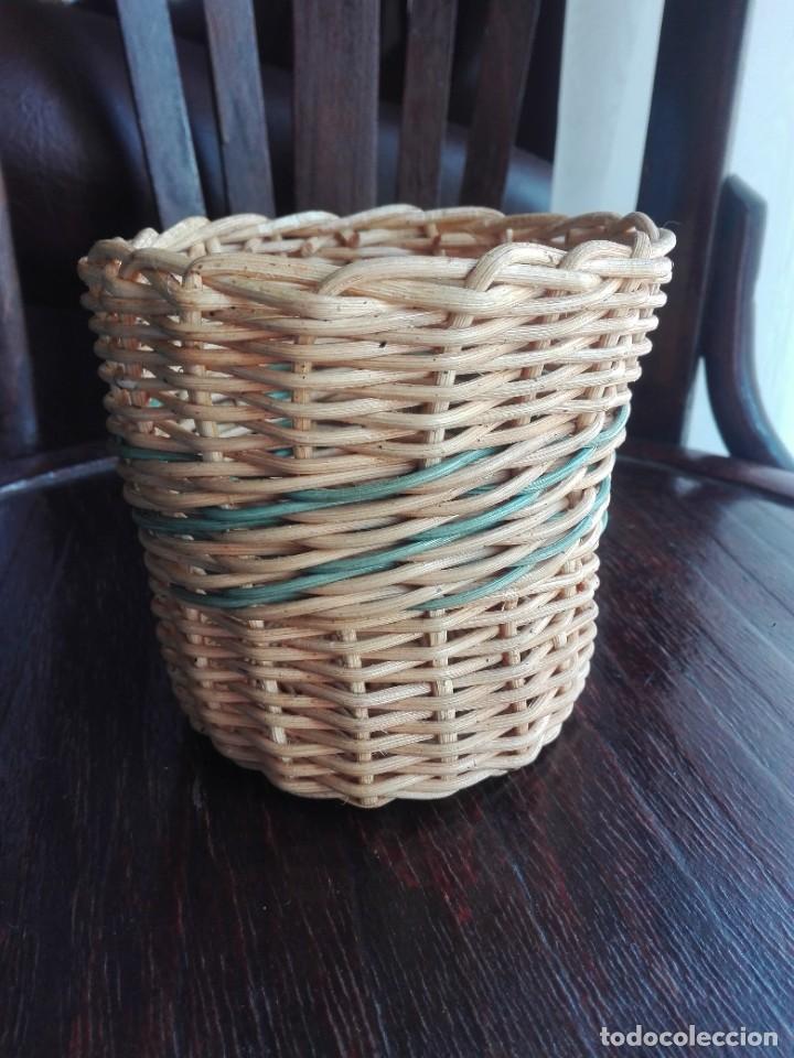 Artesan&iacute;a: Cubilete de mimbre hecho a mano - Foto 1