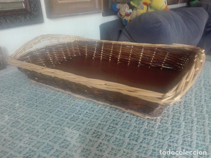 Artesan&iacute;a: Bandeja de mimbre - Foto 1