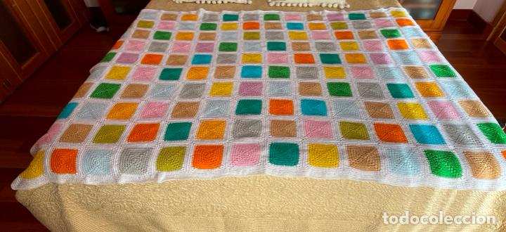 Artesanía: colcha o mantita de algodón multicolor hecha a mano de ganchillo - Foto 5 - 290257068