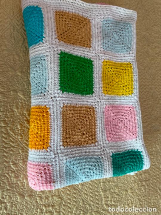 Artesanía: colcha o mantita de algodón multicolor hecha a mano de ganchillo - Foto 9 - 290257068