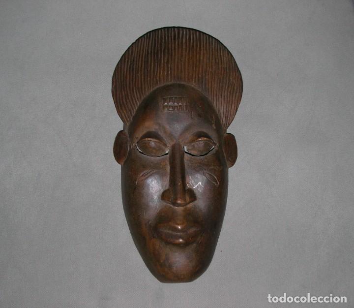 Artesan&iacute;a: M&Aacute;SCARA AFRICANA EN MADERA TALLADA - Foto 1