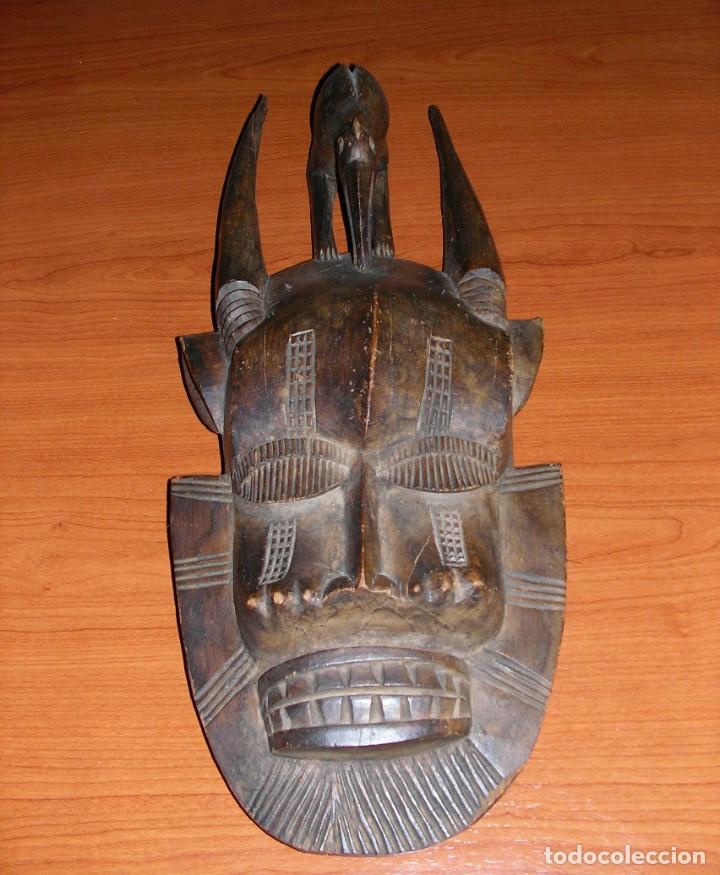 Artesan&iacute;a: M&Aacute;SCARA AFRICANA EN MADERA TALLADA - Foto 3