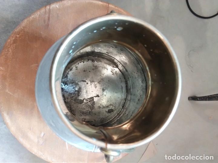 Artesan&iacute;a: Lechera en metal y lat&oacute;n. - Foto 4