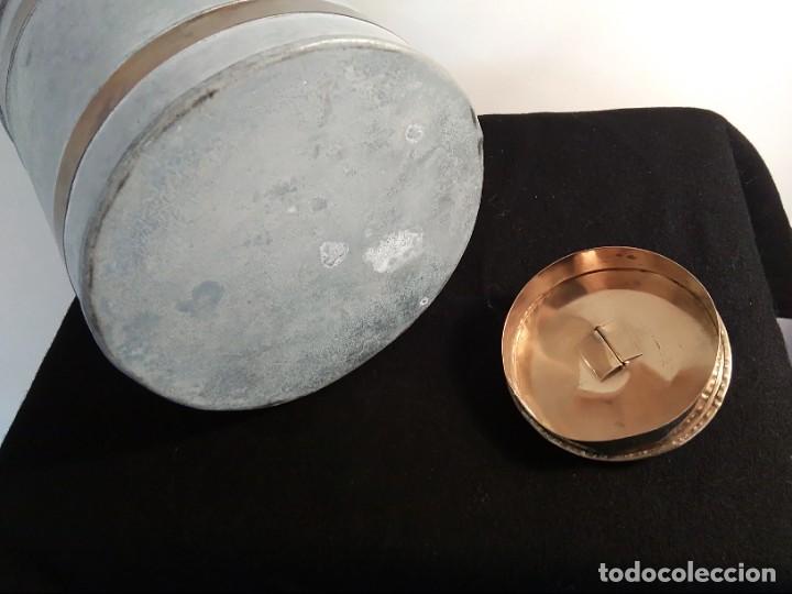 Artesan&iacute;a: Lechera en metal y lat&oacute;n. - Foto 5