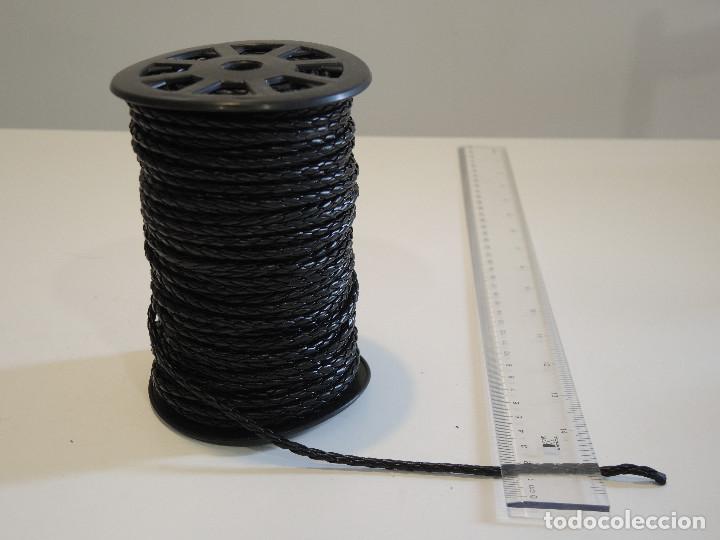 Artesan&iacute;a: Cord&oacute;n negro trenzado, rollo de 46m. - Foto 1