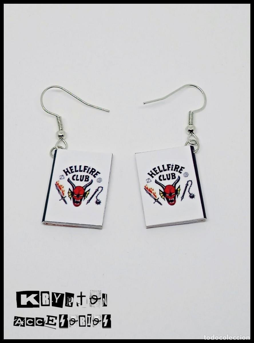 Artesan&iacute;a: Conjunto STRANGER THINGS - Colgante - HELLFIRE CLUB - Mini Libro - Set - Collar y Pendientes - Foto 6