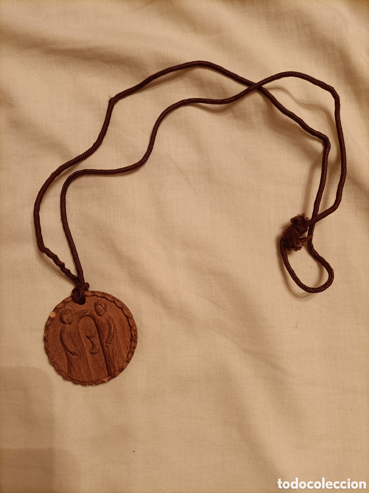 Artesan&iacute;a: Medalla de madera. 5,5 cms &empty; - Foto 2