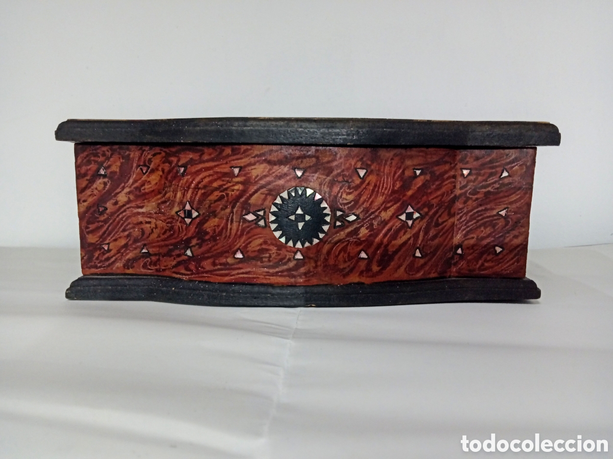 Artesan&iacute;a: Ba&uacute;l cofre de madera e incrustaciones de n&aacute;car - Foto 2