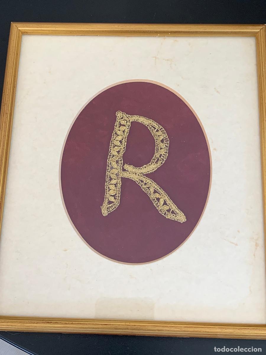 Artesan&iacute;a: Cuadro con inicial R de punta con hilo de oro - Foto 4