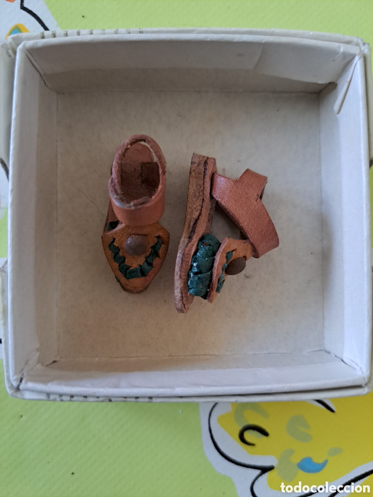 Artesan&iacute;a: Micro sandalias de piel - Foto 2