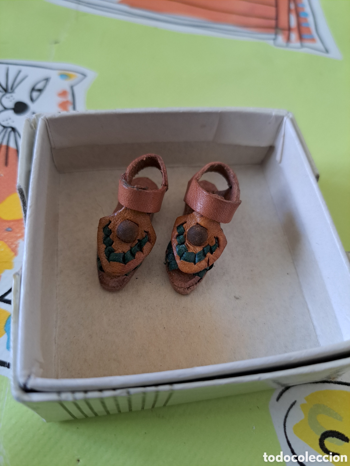 Artesan&iacute;a: Micro sandalias de piel - Foto 1