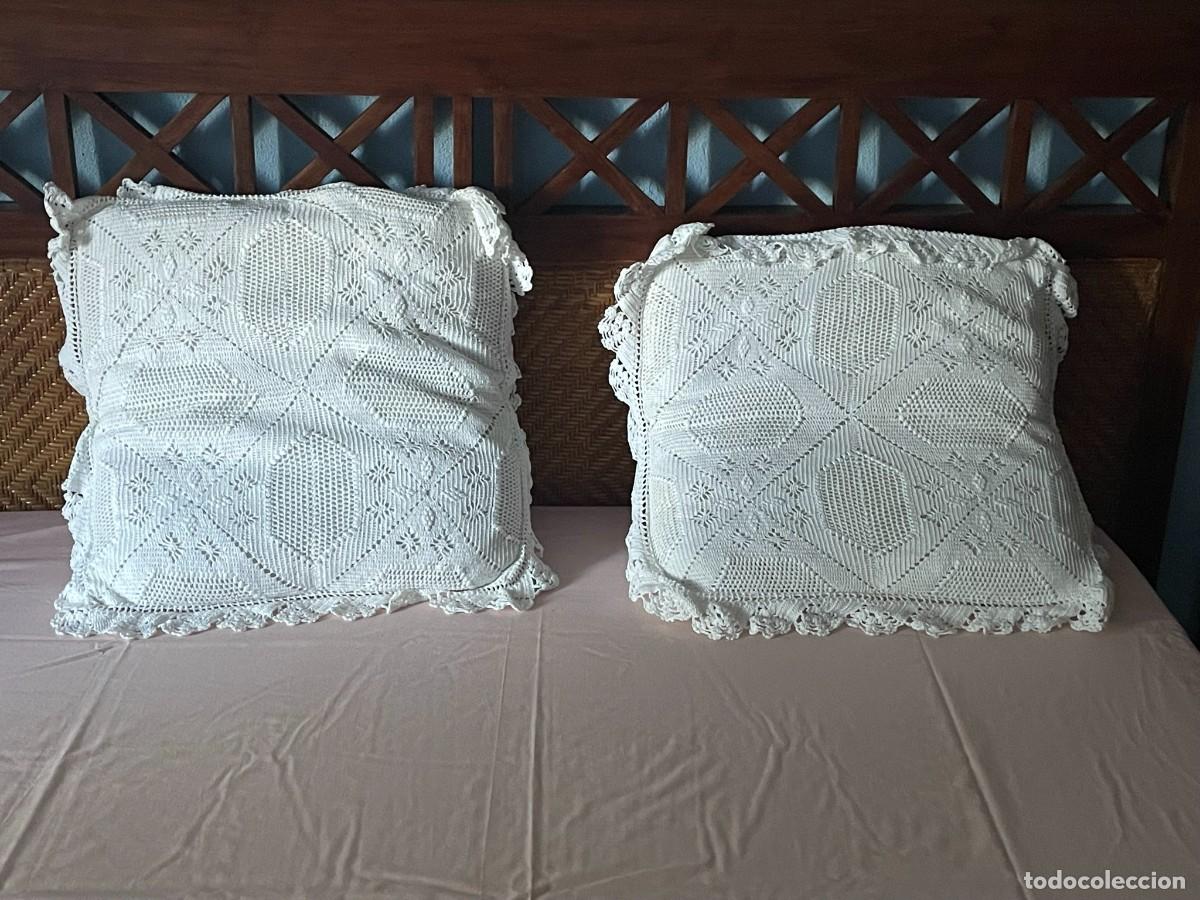 Artesan&iacute;a: DOS COJINES DE GANCHILLO 45 CM - Foto 1