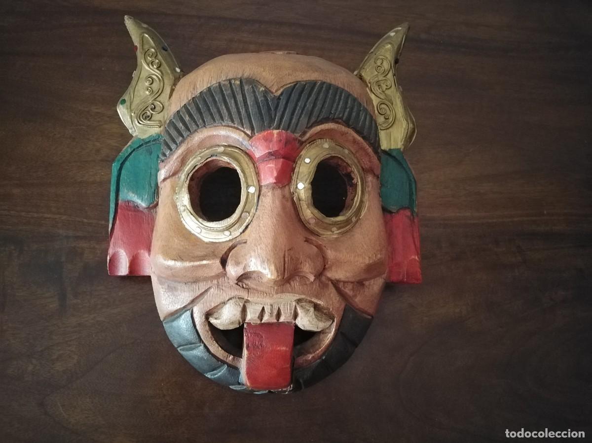 Artesan&iacute;a: M&aacute;scara asi&aacute;tica. En madera. - Foto 1