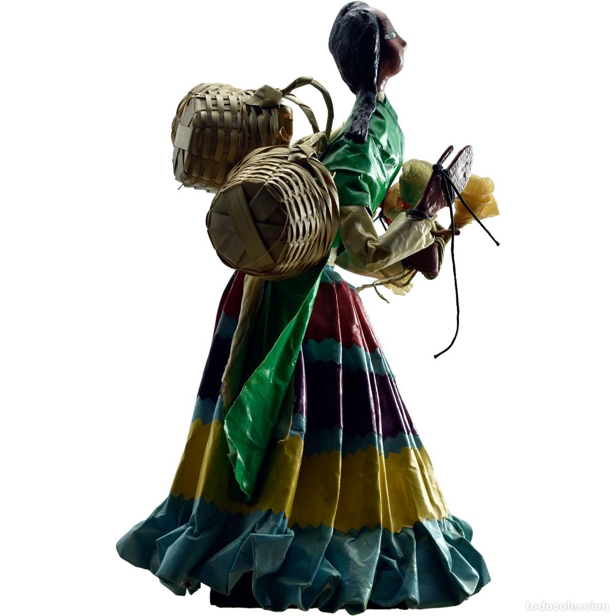 Artesan&iacute;a: FIGURA PAPEL MACHE. MUCHACHA con CESTOS - Foto 3
