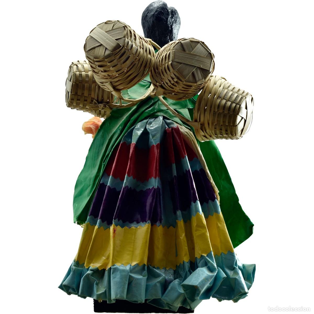 Artesan&iacute;a: FIGURA PAPEL MACHE. MUCHACHA con CESTOS - Foto 5
