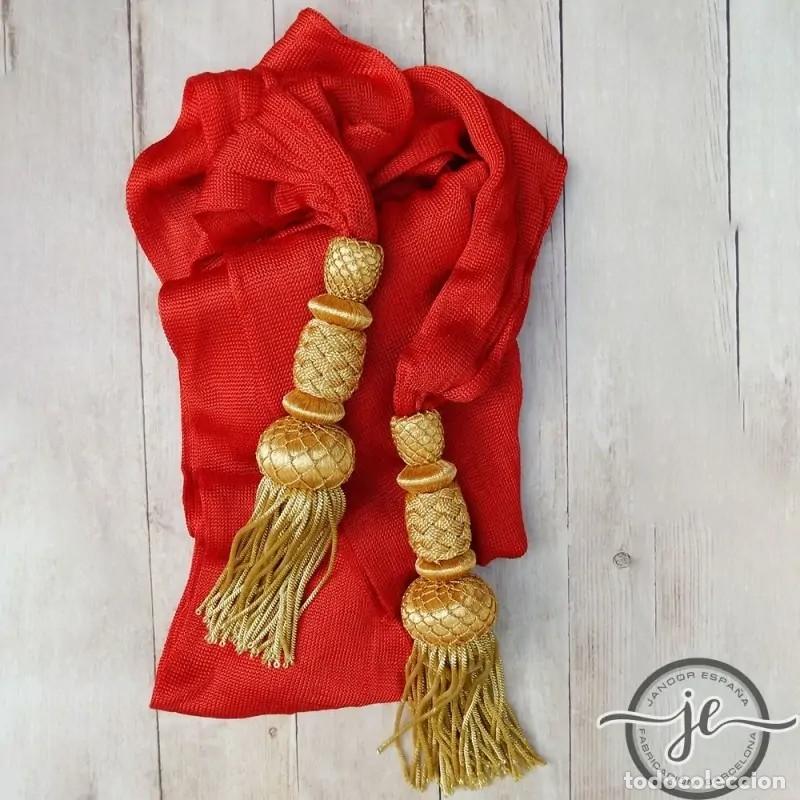 Handicraft: Faj&iacute;n con borlas de oro de 23 cm y con fleco de canutillo de 14 cm