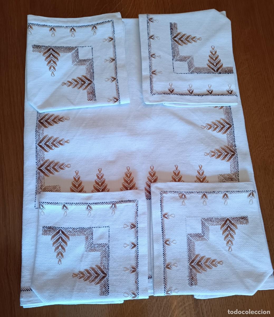 Artesan&iacute;a: Mantelito con 4 servilletas hecho a mano. - Foto 1