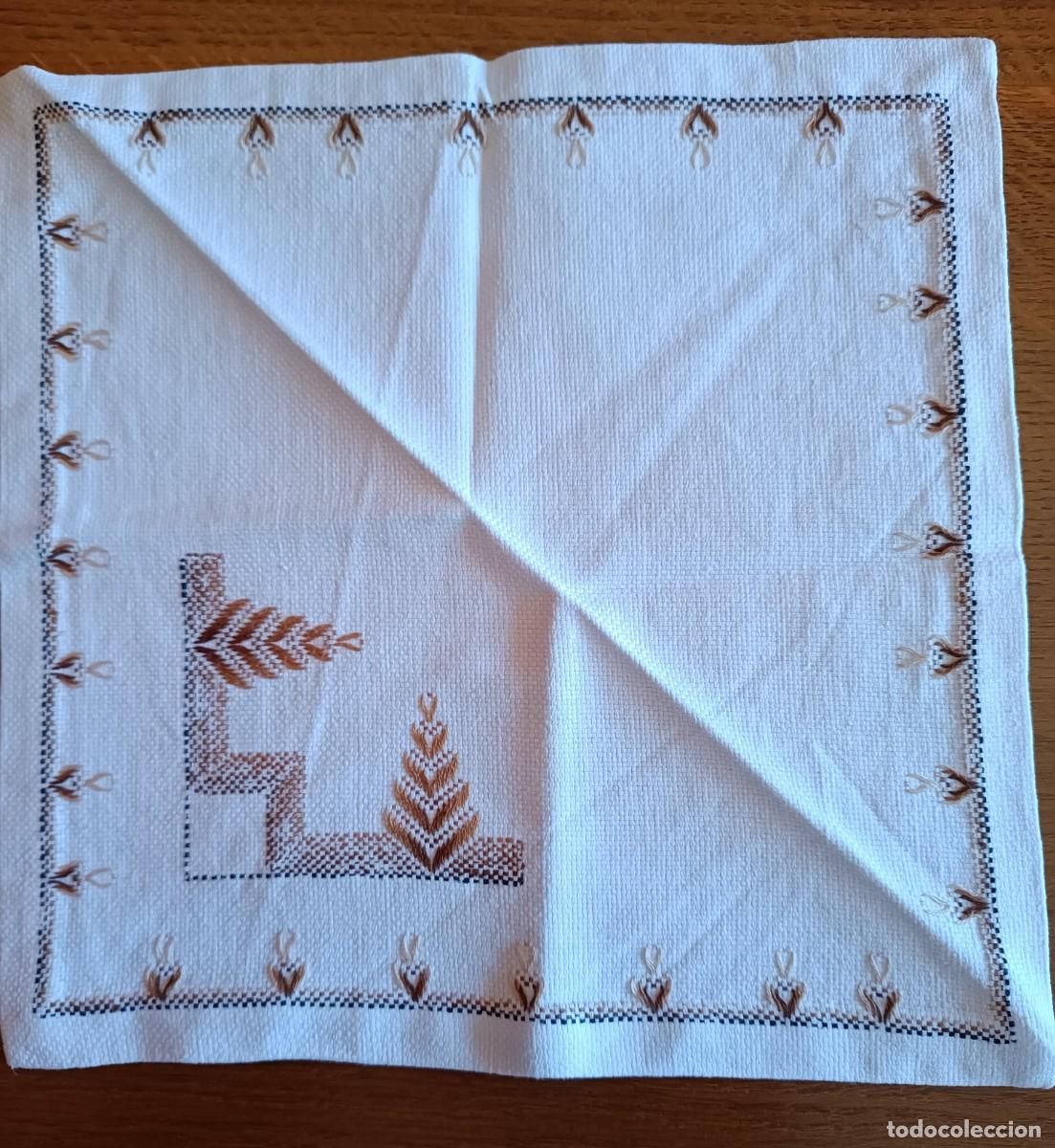 Artesan&iacute;a: Mantelito con 4 servilletas hecho a mano. - Foto 2