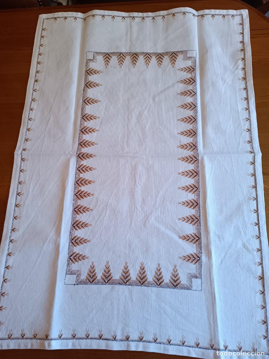 Artesan&iacute;a: Mantelito con 4 servilletas hecho a mano. - Foto 5