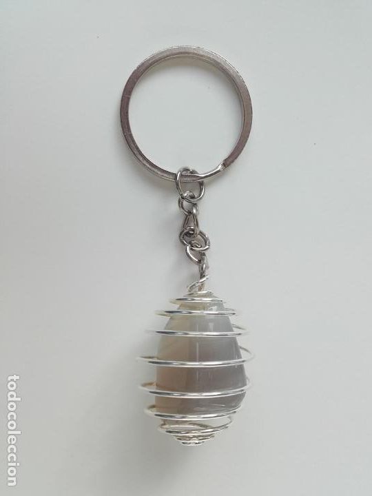 Artesan&iacute;a: Llavero cesta con Agatha Gris. - Foto 1