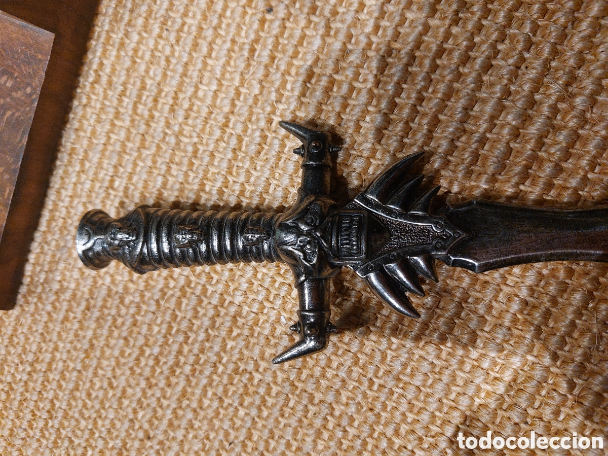 Artesan&iacute;a: Daga decorativa con peana - Foto 2