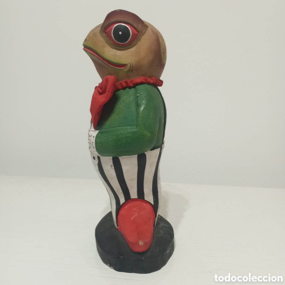Artesan&iacute;a: Rana de madera pintada a mano.... - Foto 3