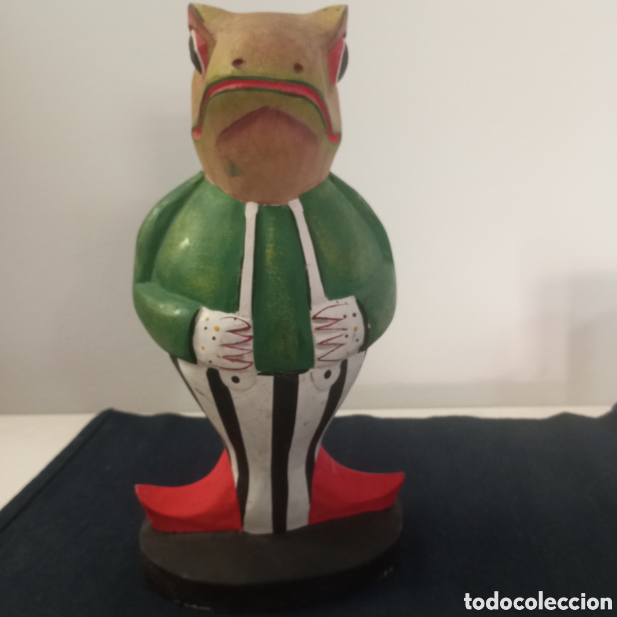 Artesan&iacute;a: Rana de madera pintada a mano.... - Foto 1