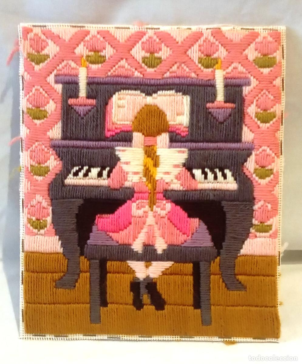Artesan&iacute;a: Petit Point ni&ntilde;a al piano - Foto 1