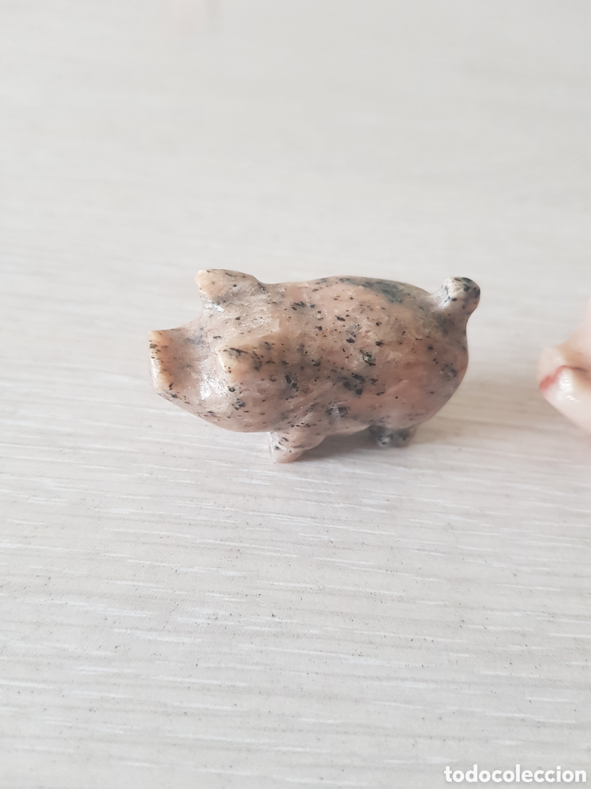 Artesan&iacute;a: Cerdos tallados en piedra - Foto 2