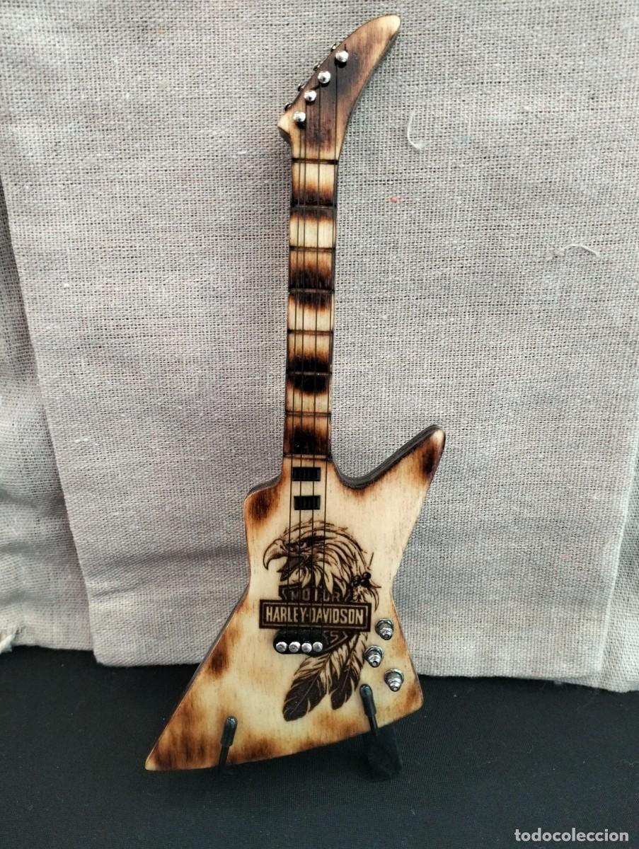 Artesan&iacute;a: Guitarras miniatura en madera - Foto 1