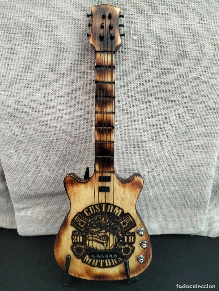 Artesan&iacute;a: Guitarras miniatura en madera - Foto 5