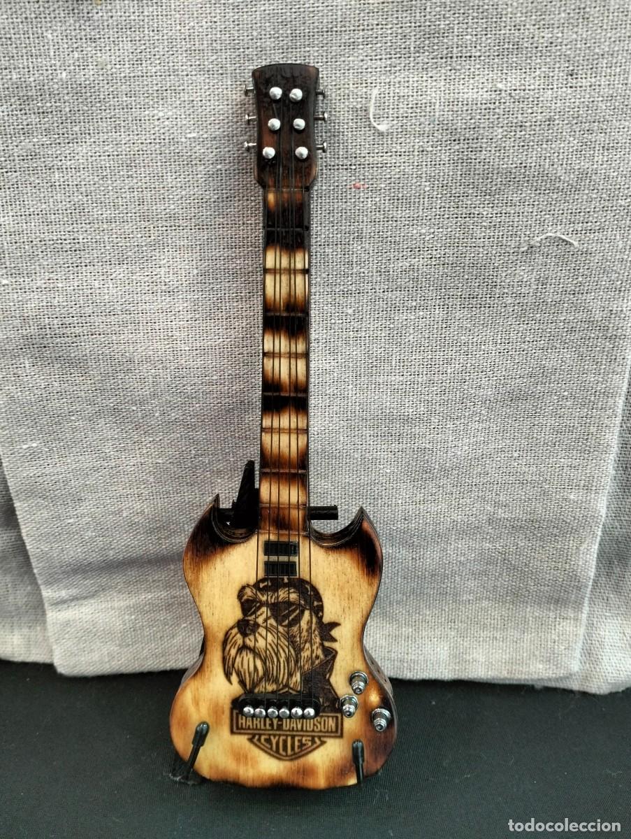 Artesan&iacute;a: Guitarras miniatura en madera - Foto 1